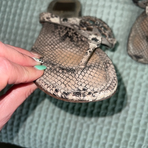 TORY BURCH
MILLER SLIDE SANDALS 
SIZE 8.5
NATURAL SUEDED ROCCIA PRINT - Picture 4 of 5